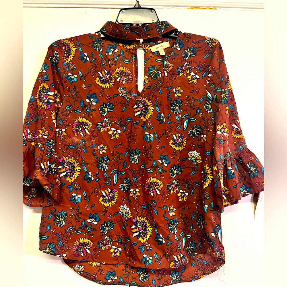 Bell bottom sleeved floral top
